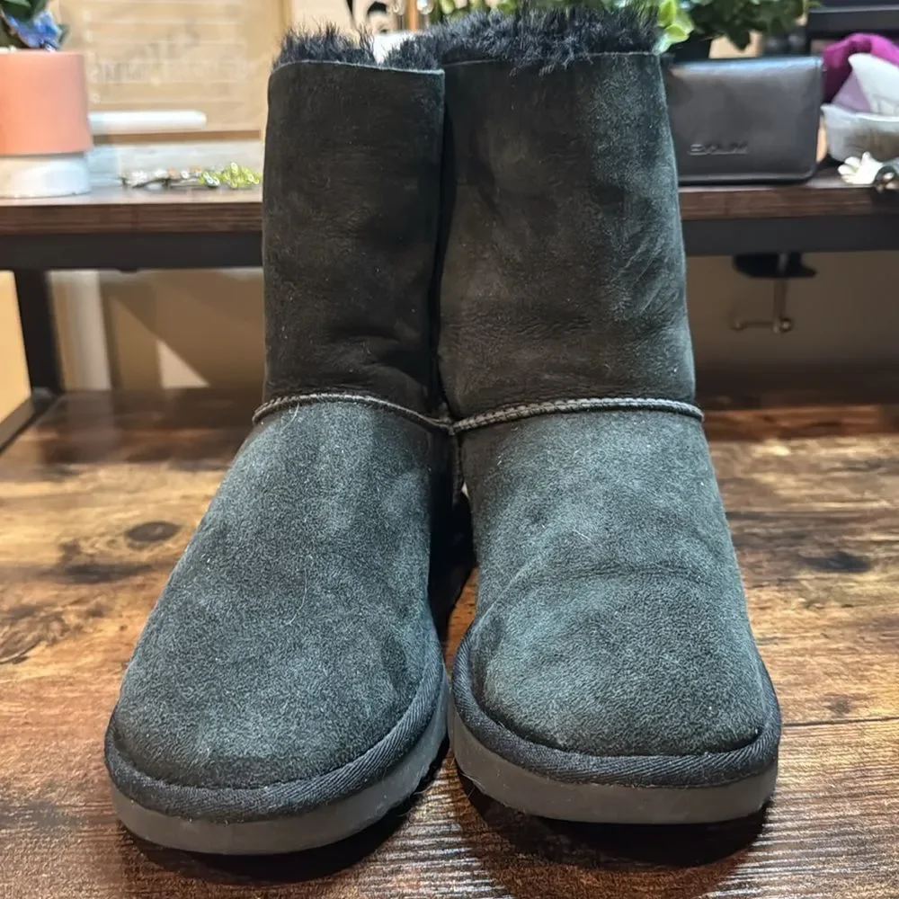 Ugg Bailey Bow Black Suede Boots size 6‎